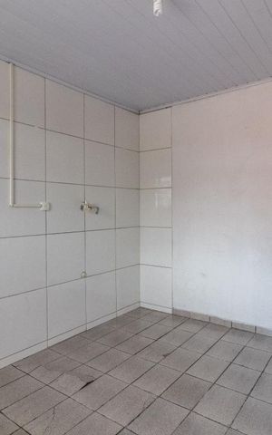 Casa à venda com 160m², 4 quartos e 2 vagas Casa à venda com 160m², 4 quartos e 2 vagasCozinha - casa dos fundos
