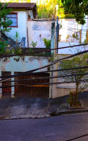 Casa à venda com 350m², 5 quartos e 3 vagas Casa à venda com 350m², 5 quartos e 3 vagasVista varanda