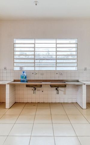 Casa à venda com 600m², 4 quartos e 6 vagas Casa à venda com 600m², 4 quartos e 6 vagasCozinha