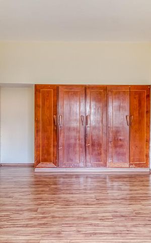 Casa à venda com 600m², 4 quartos e 6 vagas Casa à venda com 600m², 4 quartos e 6 vagasTerceiro dormitório