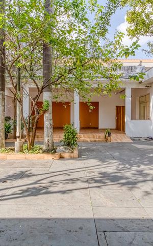 Casa à venda com 600m², 4 quartos e 6 vagas Casa à venda com 600m², 4 quartos e 6 vagasQuintal