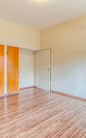 Casa à venda com 600m², 4 quartos e 6 vagas Casa à venda com 600m², 4 quartos e 6 vagasSegundo dormitório