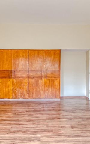 Casa à venda com 600m², 4 quartos e 6 vagas Casa à venda com 600m², 4 quartos e 6 vagasQuarto dormitório