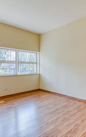 Casa à venda com 600m², 4 quartos e 6 vagas Casa à venda com 600m², 4 quartos e 6 vagasQuarto dormitório
