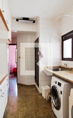 Apartamento à venda com 213m², 4 quartos e 4 vagas Apartamento à venda com 213m², 4 quartos e 4 vagasÁrea de Serviço