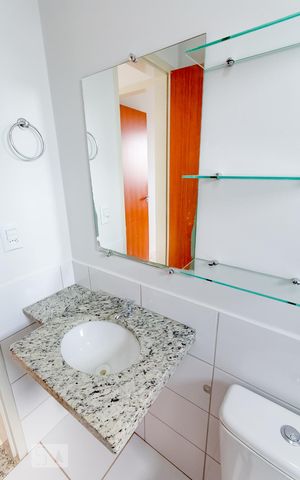 Apartamento para alugar com 54m², 2 quartos e 1 vaga Apartamento para alugar com 54m², 2 quartos e 1 vagaBanheiro social