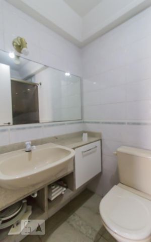 Apartamento para alugar com 70m², 3 quartos e 2 vagas Apartamento para alugar com 70m², 3 quartos e 2 vagasBanheiro