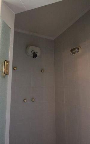 Casa à venda com 570m², 4 quartos e 3 vagasChuveiro