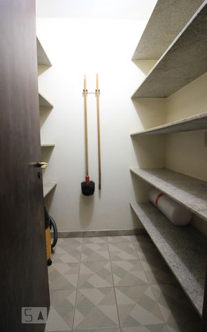Casa à venda com 570m², 4 quartos e 3 vagasDespensa