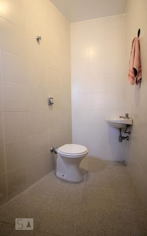 Casa à venda com 570m², 4 quartos e 3 vagasBanheiro de serviço