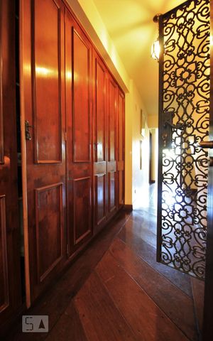 Casa à venda com 570m², 4 quartos e 3 vagasCorredor