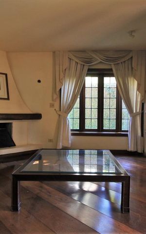 Casa à venda com 570m², 4 quartos e 3 vagasSala