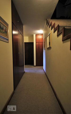 Casa à venda com 570m², 4 quartos e 3 vagasCorredor