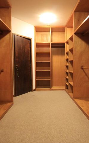 Casa à venda com 570m², 4 quartos e 3 vagasCloset