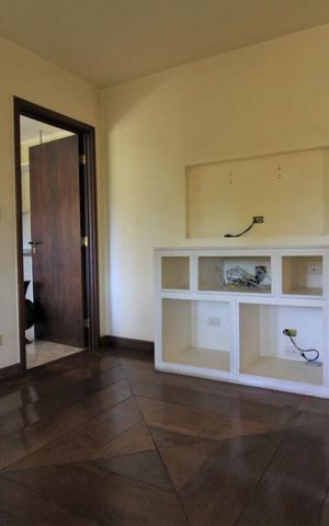 Casa à venda com 570m², 4 quartos e 3 vagasSala