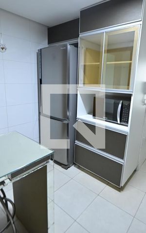 Apartamento para alugar com 100m², 3 quartos e 2 vagas Apartamento para alugar com 100m², 3 quartos e 2 vagasCozinha