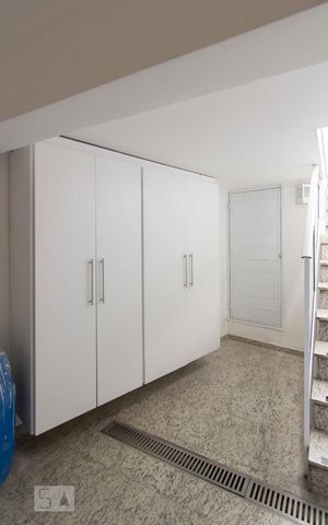 Casa à venda com 342m², 5 quartos e 5 vagasLavanderia 2