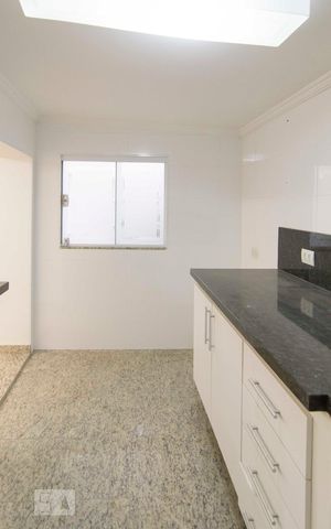 Casa à venda com 342m², 5 quartos e 5 vagasCozinha
