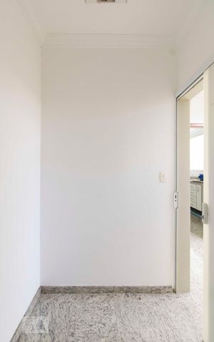 Casa à venda com 342m², 5 quartos e 5 vagasQuarto de serviço