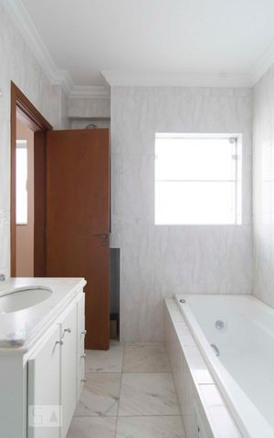 Casa à venda com 342m², 5 quartos e 5 vagasBanheiro Suíte 1