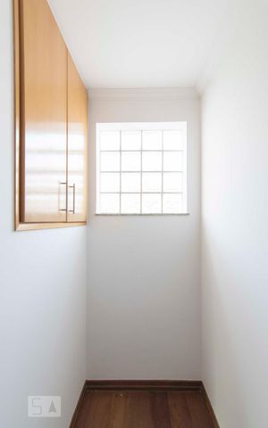 Casa à venda com 342m², 5 quartos e 5 vagasCorredor Suíte 3 e 2