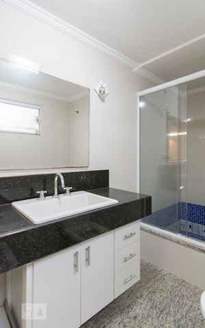 Casa à venda com 342m², 5 quartos e 5 vagasBanheiro Suíte 4