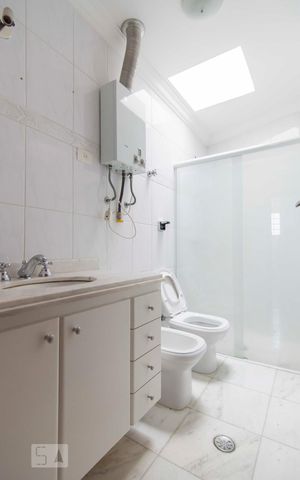 Casa à venda com 342m², 5 quartos e 5 vagasBanheiro Suíte 2
