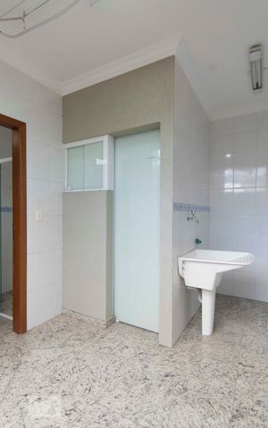 Casa à venda com 342m², 5 quartos e 5 vagasLavanderia 1
