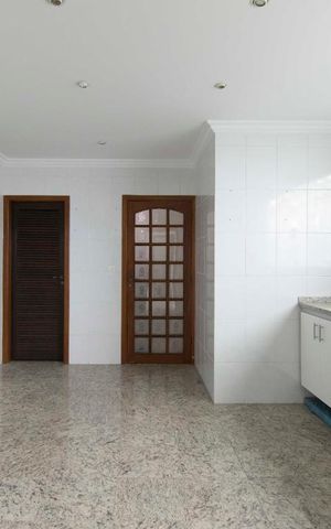 Casa à venda com 342m², 5 quartos e 5 vagasCozinha