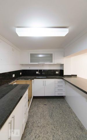 Casa à venda com 342m², 5 quartos e 5 vagasCozinha
