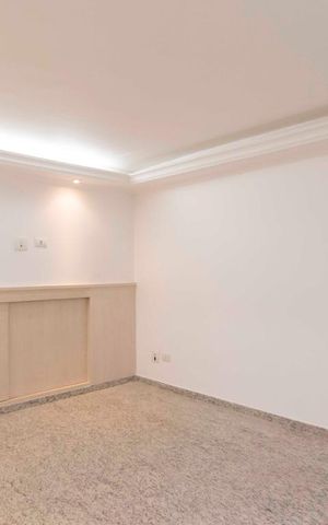 Casa à venda com 342m², 5 quartos e 5 vagasSuíte 4
