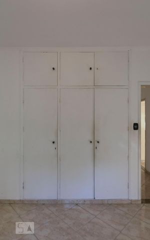 Casa para alugar com 400m², 3 quartos e 2 vagasQuarto 2 (Armários)