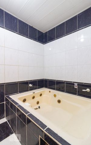 Casa à venda com 150m², 2 quartos e 4 vagasBanheiro