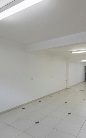 Casa à venda com 277m², 3 quartos e 4 vagas Casa à venda com 277m², 3 quartos e 4 vagasGaragem