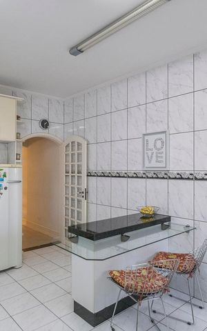 Casa à venda com 277m², 3 quartos e 4 vagas Casa à venda com 277m², 3 quartos e 4 vagasCozinha
