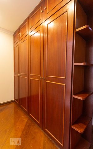 Apartamento à venda com 270m², 4 quartos e 3 vagasRoupeiro