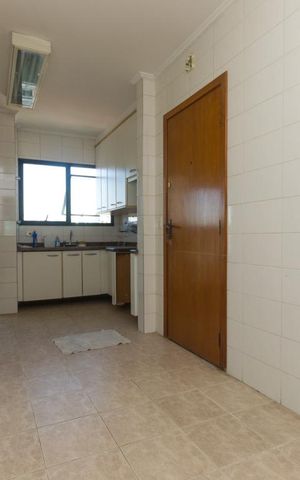 Apartamento à venda com 220m², 3 quartos e 3 vagas Apartamento à venda com 220m², 3 quartos e 3 vagasCozinha