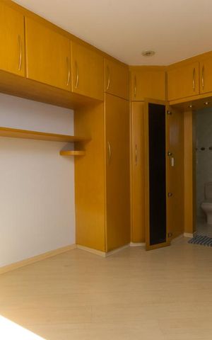 Apartamento à venda com 220m², 3 quartos e 3 vagas Apartamento à venda com 220m², 3 quartos e 3 vagasSuíte 3