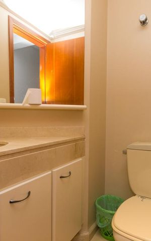 Apartamento à venda com 220m², 3 quartos e 3 vagas Apartamento à venda com 220m², 3 quartos e 3 vagasLavabo