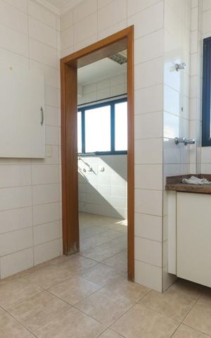 Apartamento à venda com 220m², 3 quartos e 3 vagas Apartamento à venda com 220m², 3 quartos e 3 vagasCozinha