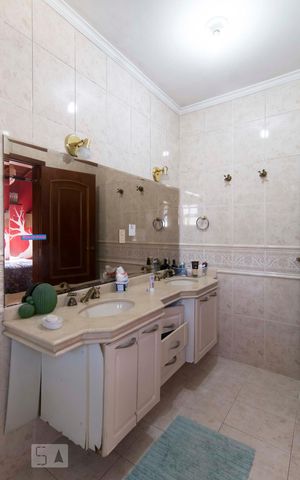 Casa à venda com 540m², 6 quartos e 4 vagasBanheiro Suíte 1