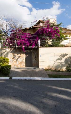 Casa à venda com 540m², 6 quartos e 4 vagasFachada