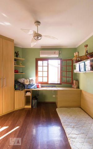 Casa à venda com 540m², 6 quartos e 4 vagasQuarto 