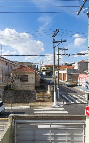 Casa à venda com 225m², 3 quartos e 2 vagas Casa à venda com 225m², 3 quartos e 2 vagasVista da janela do quarto 2