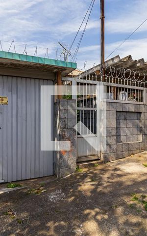 Casa à venda com 155m², 3 quartos e 2 vagas Casa à venda com 155m², 3 quartos e 2 vagasFachada