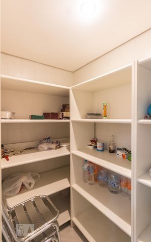 Casa de condomínio para alugar com 367m², 4 quartos e 3 vagas Casa de condomínio para alugar com 367m², 4 quartos e 3 vagasCozinha