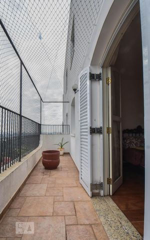 Apartamento à venda com 340m², 4 quartos e 2 vagas Apartamento à venda com 340m², 4 quartos e 2 vagasVaranda Suíte 02