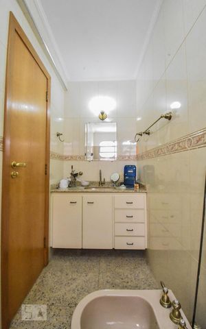 Apartamento à venda com 340m², 4 quartos e 2 vagas Apartamento à venda com 340m², 4 quartos e 2 vagasBanheiro Suíte 02