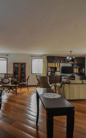 Apartamento à venda com 340m², 4 quartos e 2 vagas Apartamento à venda com 340m², 4 quartos e 2 vagasSala