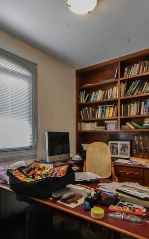 Apartamento à venda com 340m², 4 quartos e 2 vagas Apartamento à venda com 340m², 4 quartos e 2 vagasEscritório